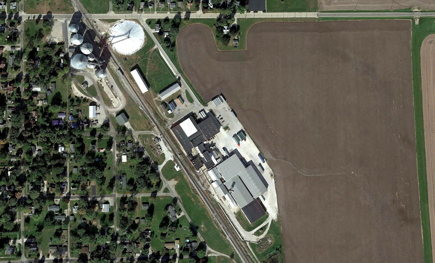 INDUSTRIAL WAREHOUSE & OFFICE: 1 Creative Way, Rossville, IL 60963